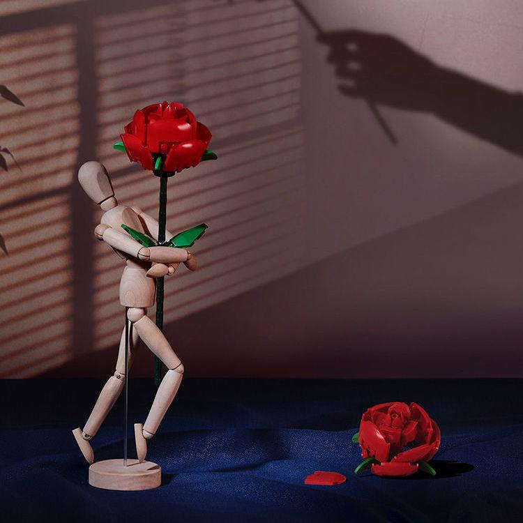 Product Introduction of Valentine's Day Exclusive Surprise! Rose building blocks, small particles pieced together to create a dreamy eternal flower, creative DIY interpretation of ultimate romance 3