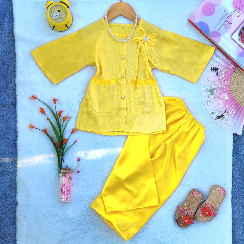 ( 12-36kg) Bộ áo Bà ba vải gấm hoa có đính hoa lên áo kèm quần phi bóng mềm mát cho bé gái