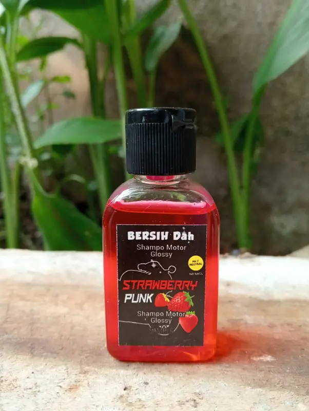 Shampo Motor BERSIH DAH Glossy Strawberry Punk 35 ML - Formula Premium untuk Kilau Ekstra dan Perlindungan pada Motor Anda - Car 3