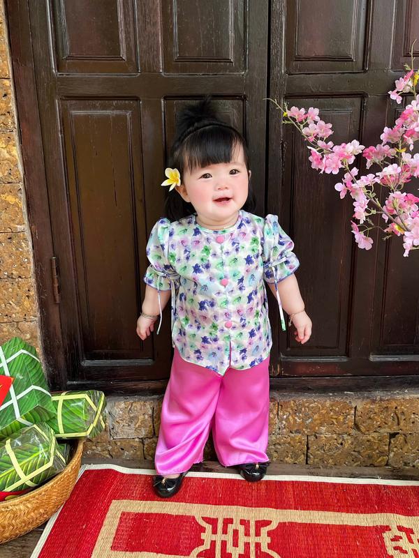 Bộ quần áo bà ba vải lụa tay ngắn loe hoa Tường Vy bé gái mặc đi chơi lễ chùa mặc tết