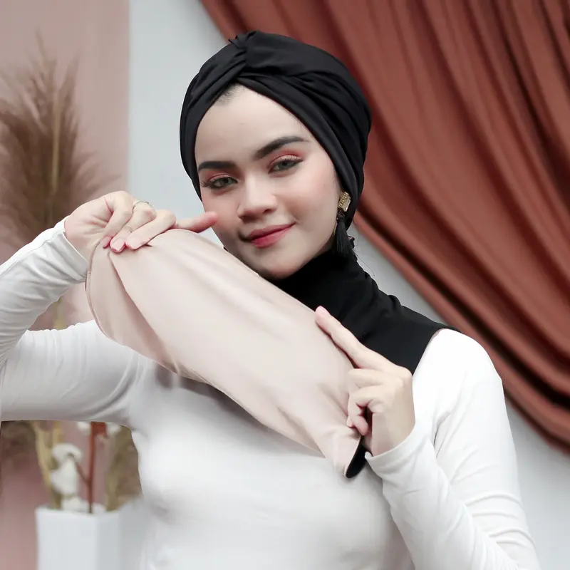 Manset Leher Premium Winonamodest - CAROLE TURTLENECK COLLAR. Penutup leher dua warna Elegan yang bisa dipakai bolak-balik. 4