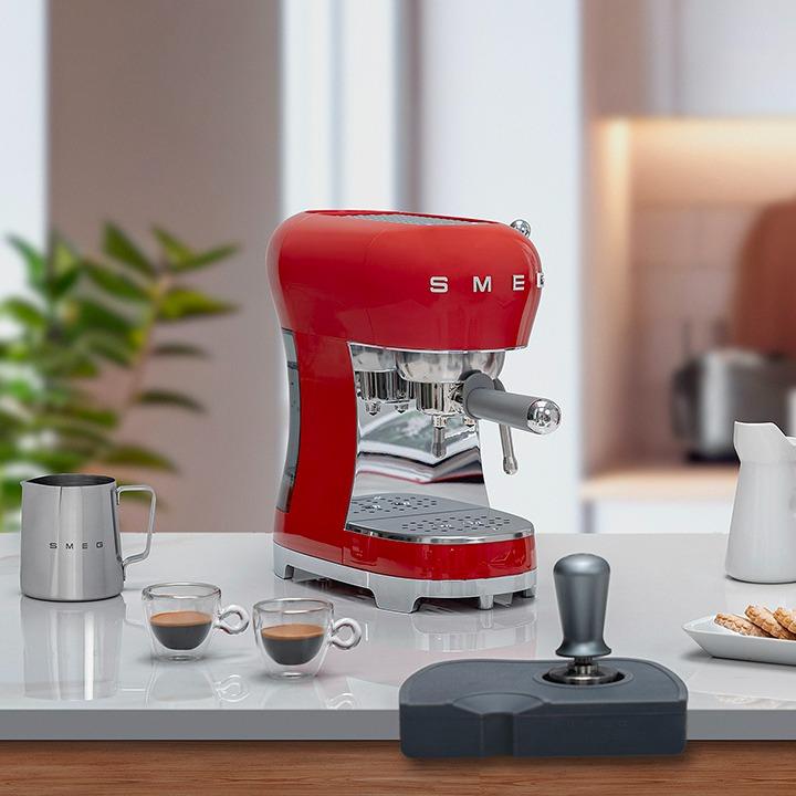 SMEG ECF02 Espresso Coffee Machine - 50's Retro Style Aesthetic 6