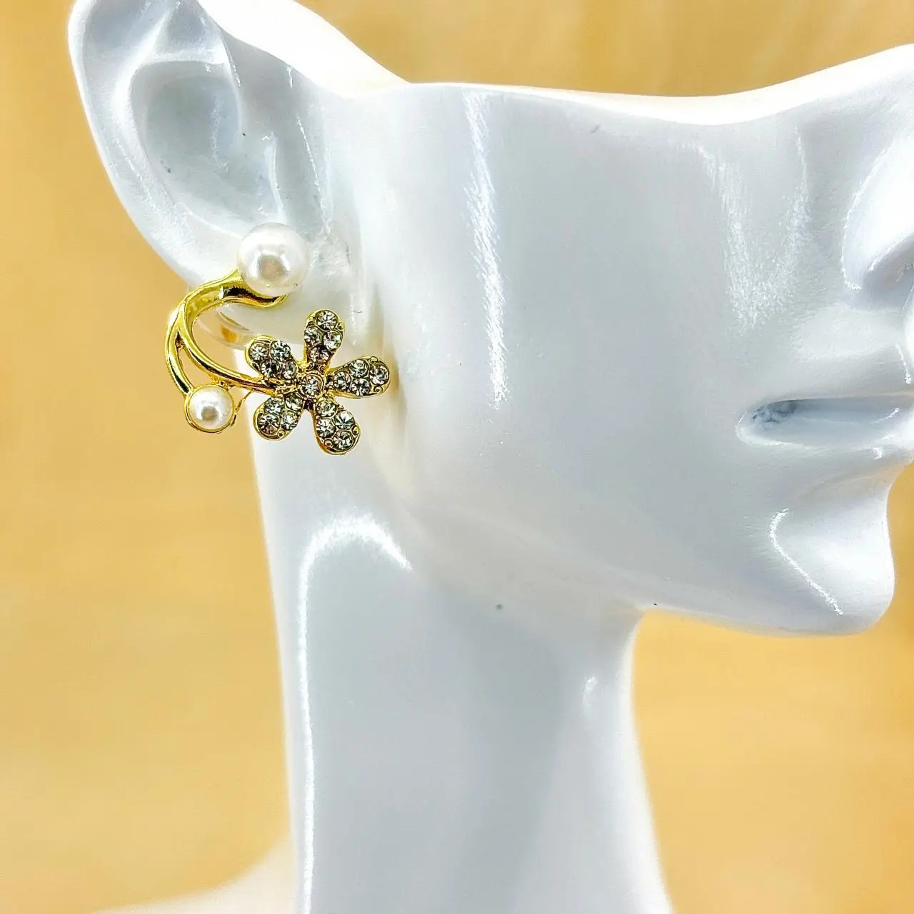 ear clip hijab Luxury Designer Bunga Mekar Mutiara | Gold-Plated Crystal Flower | Daily Wear & Special Events | Face-Shaping Jewelry