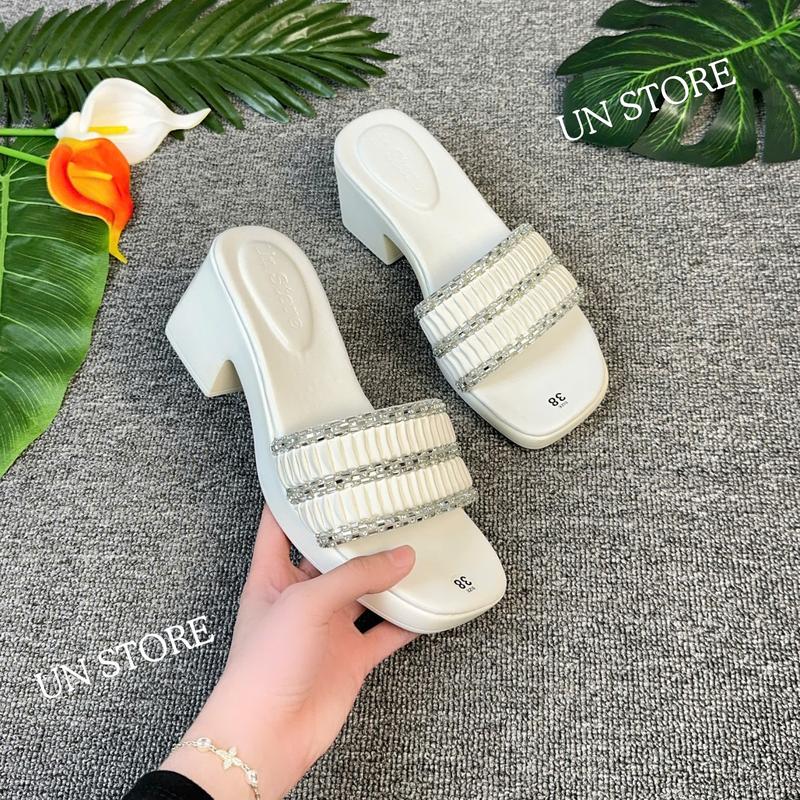 Un Store Dép đế xuồng quai da nhún đế PU 5 phân đính xoàn 3 hàng lấp lánh USD071 Trắng - Kem - Đen Size 35-39 Chất liệu da PU cao cấp êm chân chống trơn trượt thoải mái di chuyển phù hợp đi chơi dạo phố