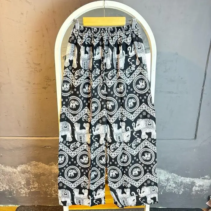 Gjh hitam putih Bona