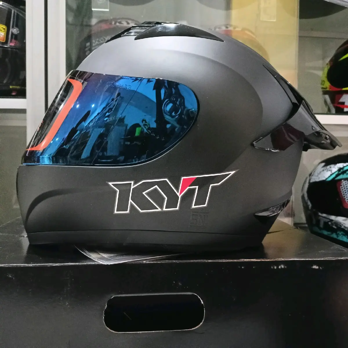 Helm KYT R10 Solid Black Doff - PAKET GANTENG