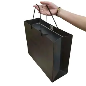 totebag black ukuran 23*7*30cm Hitam lebih kuat dan tidak gampang lecek