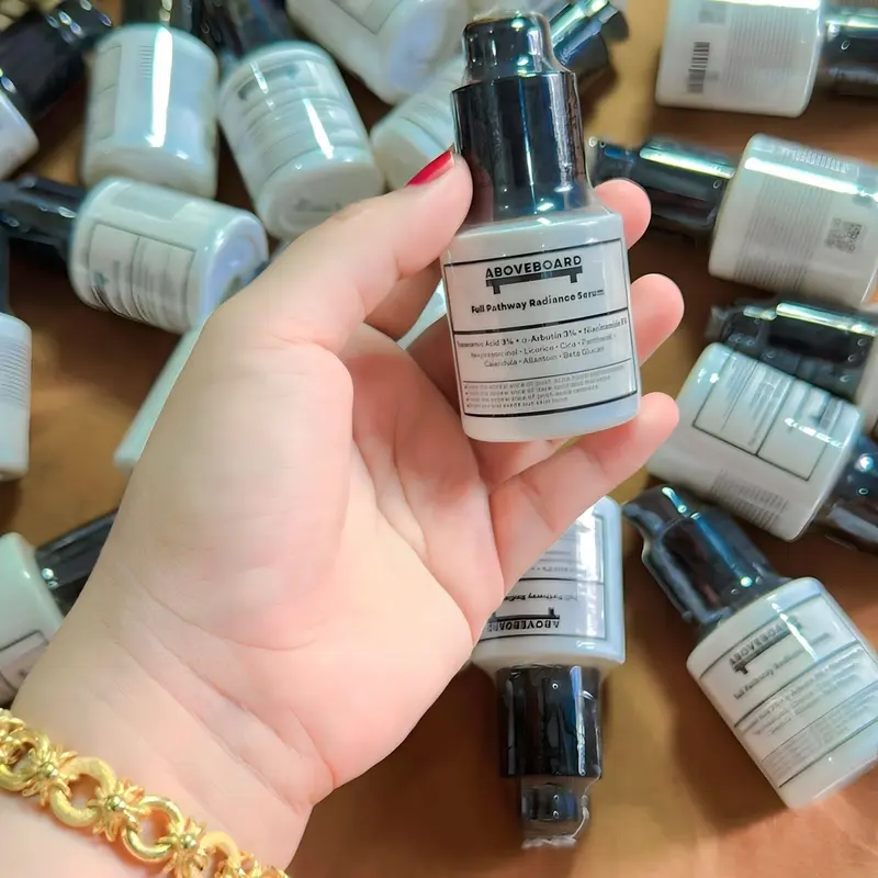 Serum Aboveboard Original Mencerahkan dan Meratakan Warna Kulit dengan TranexamicAcid, Alpha Arbutin, Niacinamide, dan Centella Asiatica Perawatan Wajah 1