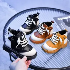 Sepatu boot anak trendy foto import gaya kekinian aman dan fashionable di kaki anak perempuan dan laki laki