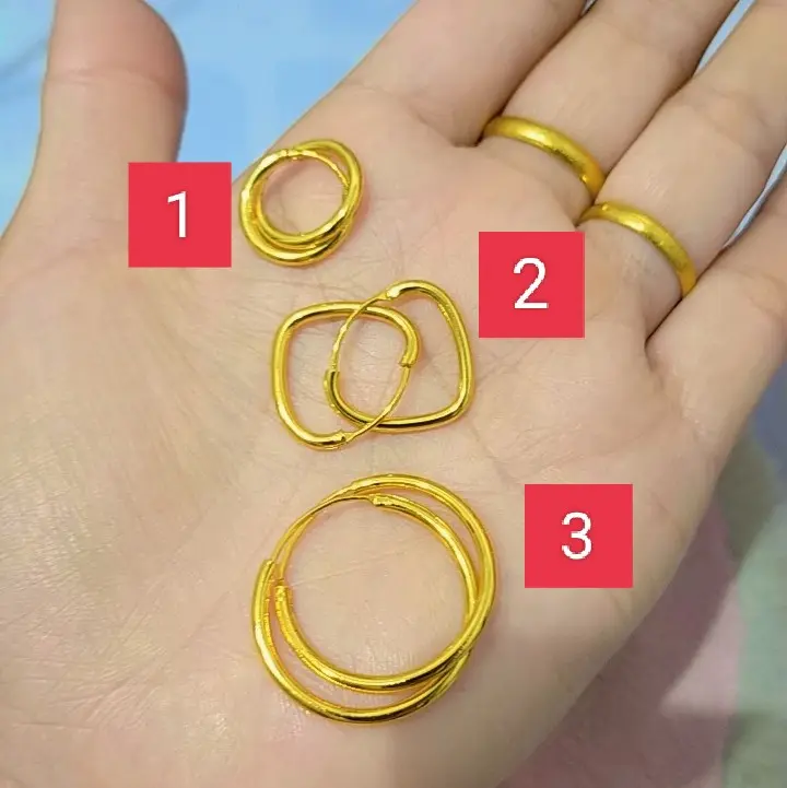 anting polos cantik  perempuan.