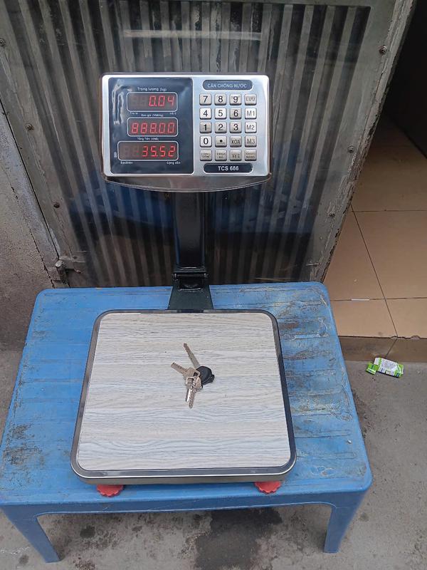 Cân điện tử dạng bàn cột 60kg. Bảo hành 1 năm