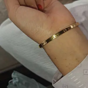 Gelang Tangan Bangle Titanium Wanita Anti Karat-Gelang Nagita