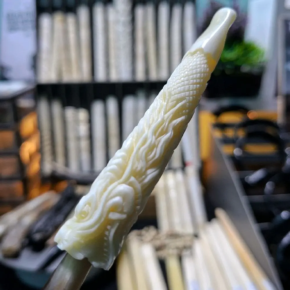 kerajinan tangan tulang sapi, ukiran motif naga, detail dan unik, cocok buat koleksi pribadi dan hadiah