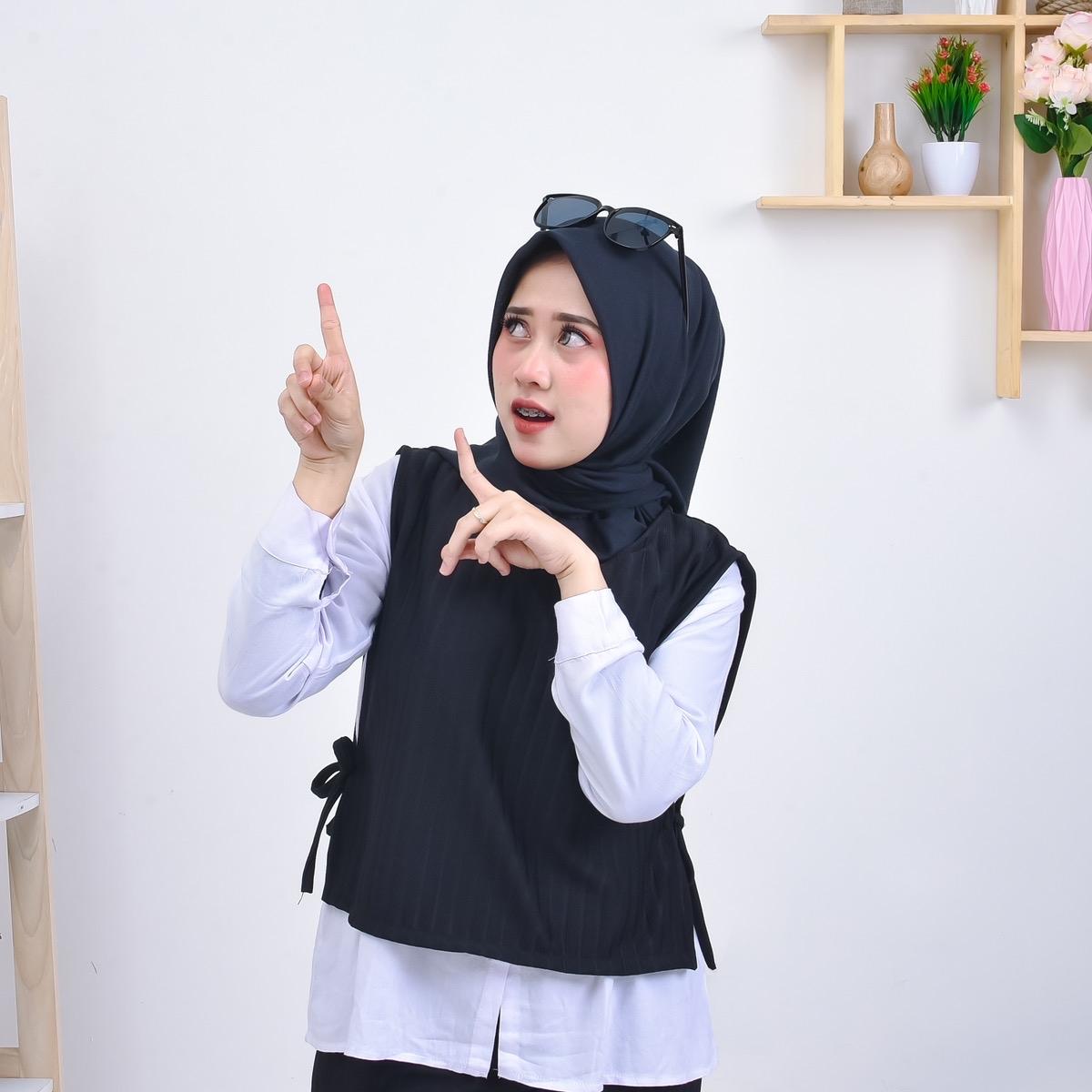 (free Kemeja putih) Ayumi One Set Rompi dan Celana Wanita - Vest Wanita - Sunnya Vest - Mor Indonesia Hitam Panjang Atasan Top Tebal Basic Casual Katun