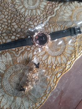 Product Review of 5PCS Jam Tangan Kuarsa Wanita Bergaya Berlian Berlian Kupu-kupu Dial PU Tali Kulit  Quartz Watches Kaca Set Perhiasan Kupu-kupu Gratis (Tanpa Kotak) from a**a 0