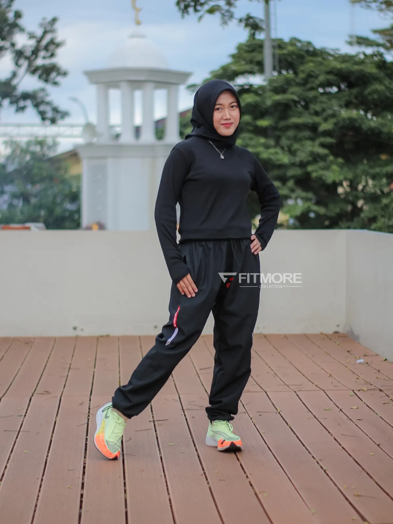 Celana Training Parasut Warna Hitam untuk Bersepedah, Lari, Senam, Gunung dengan Pinggang Karet dan Tali Karet String + Stroper Olahraga Sport jogger gym