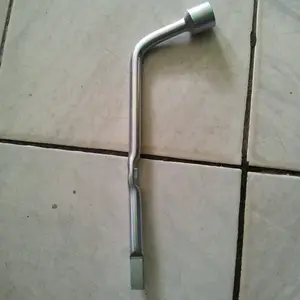 Kunci roda mobil 21mm & Handle Dongkrak Mobil Innova / Innova Reborn / Fortuner / Hilux original