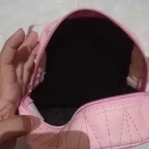 FINDA - Tas Ransel Mini Motif Garis Bordir OOTD Wanita Lucu Tas Punggung Bahan Sintetis Semi Kulit Perempuan Remaja Backpack Gaya Baru