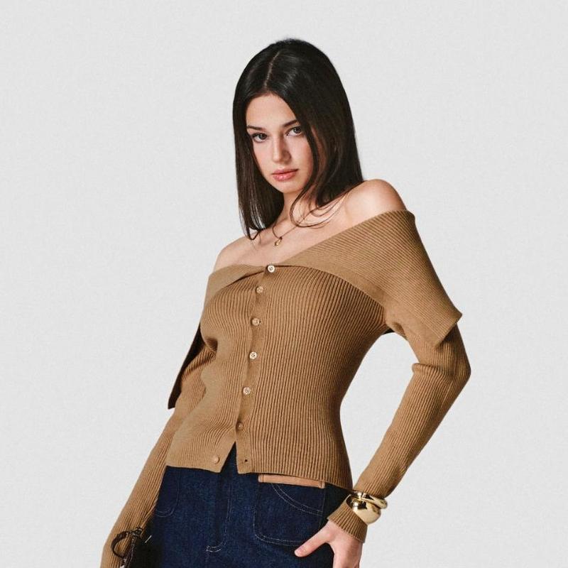  Áo dệt kim SheByShj trễ vai cổ lật tay dài - Brown Long Taylor Top 