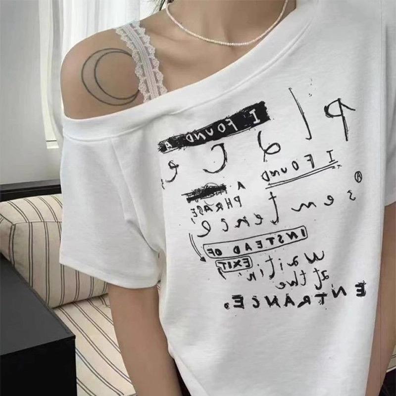 962 BIGGSIZE Áo thun nữ form vừa tạo kiểu trễ vai lệch 1 bên in nhiều chữ