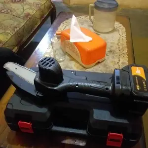 【COD】DECKER 6 inch/4 inch Cordless Chainsaw Alat Potong Kayu 2 Baterai Cordless Gergaji Tangan Mini Portabel