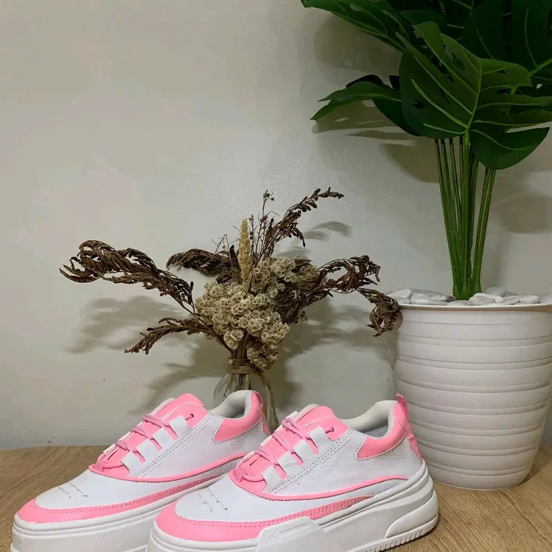 Sepatu Sneakers Wanita RMD 01 keren 4