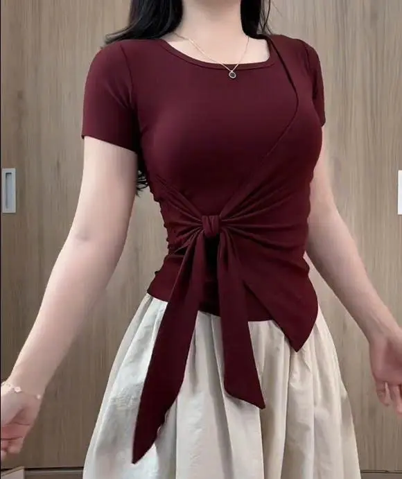 Áo thun nữ  phối viền thiết kế dây rời thắt eo vạt xẻ tà vải tăm hàn ôm body thiết kế trẻ trung năng động cho chị em đi chơi | BigBuy360 - bigbuy360.vn