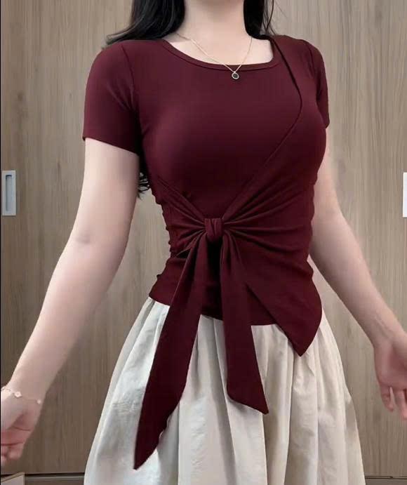 Áo thun nữ  phối viền thiết kế dây rời thắt eo vạt xẻ tà vải tăm hàn ôm body thiết kế trẻ trung năng động cho chị em đi chơi | BigBuy360 - bigbuy360.vn