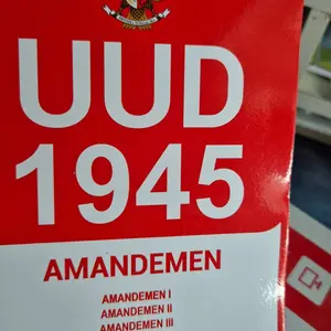 [KHUSUS BONUS] BUKU UNDANG-UNDANG 1945 (UUD 1945) Soft Cover