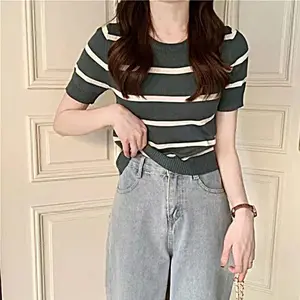 Mona Sweater Rajut Wanita Setrip Crop Top Lengan Pendek Atasan Rajut Korean Style Untuk Gaya Modern Anda LD 74cm Panjang 39cm