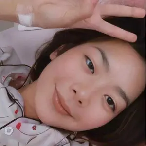 Bedak MBK Isi 12 Putih/Silver - Produksi Lokal, Cocok untuk Penggunaan Sehari-hari, Tampilan Bersih dan Rapi, Pilihan Tepat untuk Anda