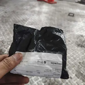 2 PCS Lip Balm untuk Menutrisi Kulit Bibir Kering - Membantu mencerahkan bibir