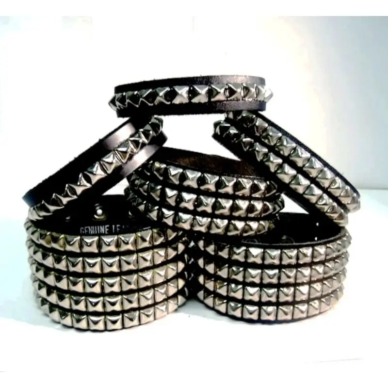 BUTIK RINDU (GELANG PIRAMIDA) Gelang punk gelang rock harness aksesoris fashion Accessories Halloween item party kulit pu kostum cosplay anime japanese style Punk gothic metal rock korean Idol kpop