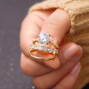 European and American Style Zircon-Embedded Simulated Diamond Ring for High-End Weddings and Parties