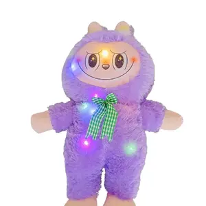 Boneka labubu yang lagi viral,bahan lembut lasfur carindo,ada lampu led dan non led,tombol lampu terletak diujung tangan,atau dikuping,aman dipegang anak. Dolls