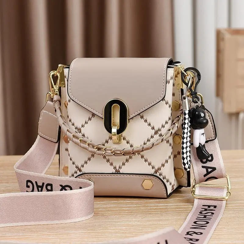 Tas Desain Fashion Untuk Wanita Tas Bahu Santai Serbaguna Kulit PU Kapasitas Besar 6