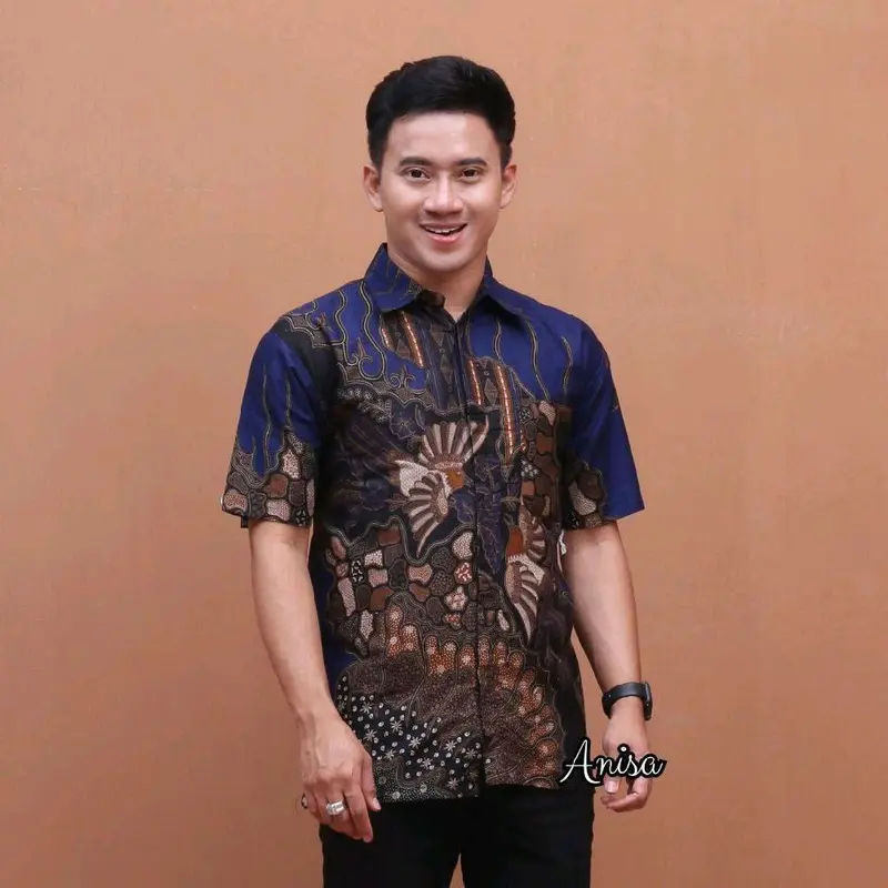 Baju batik pria lengan pendek slimfit reguler premium hem keren motif  Hitam maupun pola Kancing simetris Formal Nyaman Casual Katun 5