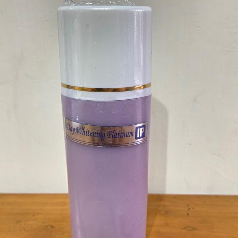 ￼DAY WHITENING PLATINUM IP SKINCARE ORIGINAL KENTAL BAU ANGGUR DAY UNGU Lotion 4