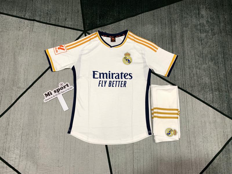 Real Madrid - IN ÁO BÓNG ĐÁ Bộ Quần Áo Thể Thao Đội Real Trắng 2025 Vải Mè Thể Thao Không Nhăn Không Xù Lông Logo Thêu In Tên + Số Theo Yêu Cầu Sport