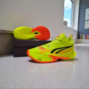 Sepatu Olahraga Runing Voli Wanita Anti Slip Ringan Empuk Terbaru