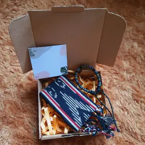 Hampers Gift Box Syal Ikat Kepala Tenun Dayak Kalimantan Barat