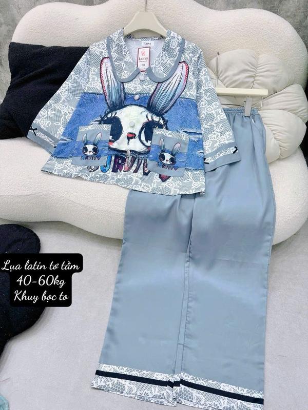 Size 40-60kg- Bộ Lụa Latin Tơ Tằm Tay Lỡ Cúc Bọc Lớn Cao Cấp Tiểu Thư Cổ Sen Queen Mềm Mát Mặc Nhà Cao Cấp VIP211 Nữ Women Quần Ngủ  Áo Voan Sen Voi Hoa Sen Kem