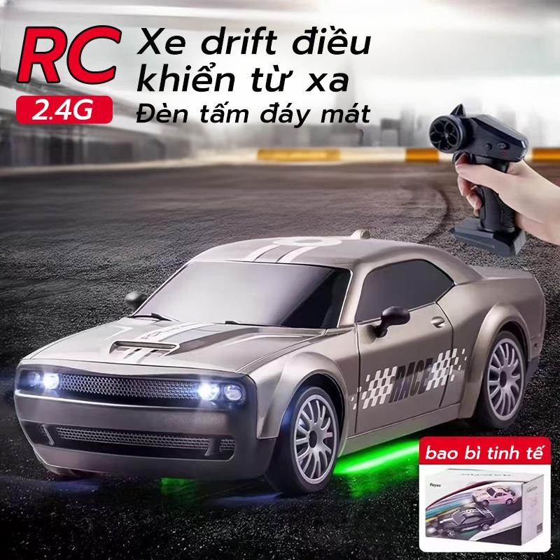 Dodge Hellcat - Xe đua điều khiển từ xa Super Drift 4WD 25KM h Đèn LED cực ngầu Điều khiển từ xa siêu dài 2.4G Tặng bốn lốp và rào chắn Xe đồ chơi điều khiển từ xa dùng pin sạc