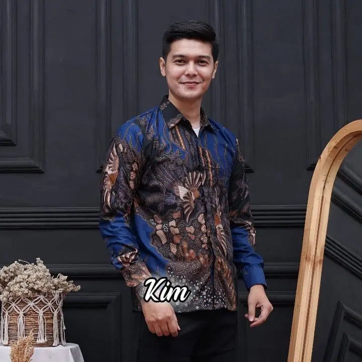 Kemeja Batik pria lengan panjang poliester motif tarung 0
