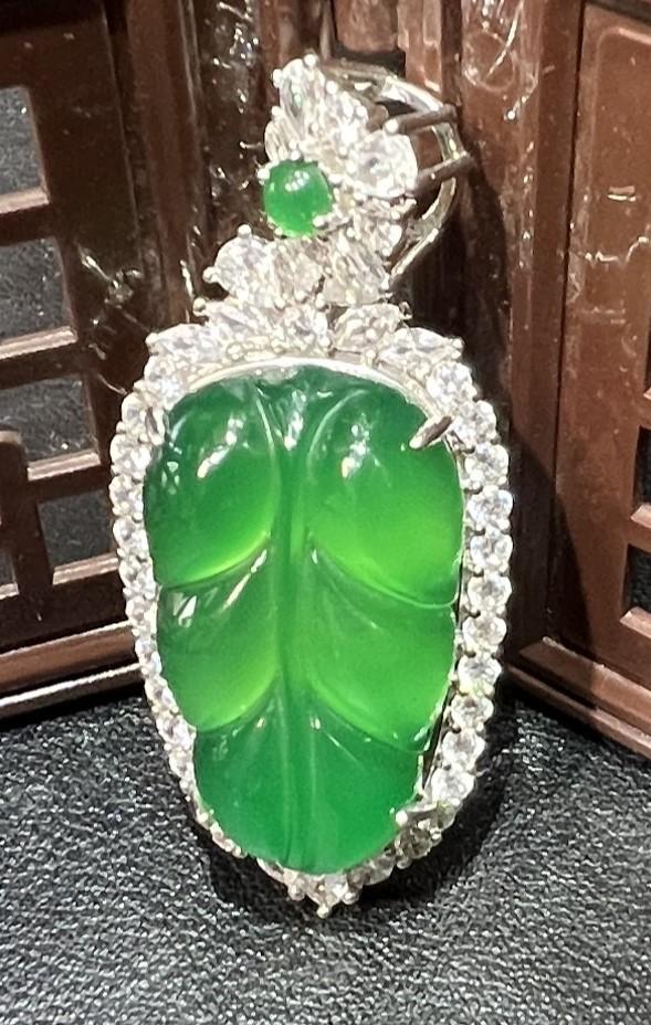Product Introduction of Pure natural chalcedony silver metal inlaid leaf pendant (with top bead) 2