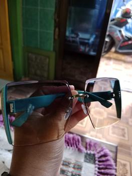 Product Review of TOSERBA Kacamata Warna Gradasi Tanpa Bingkai Oversize Kacamata Gaya Fashion Korea Lensa Hitam Wanita from I**i 2