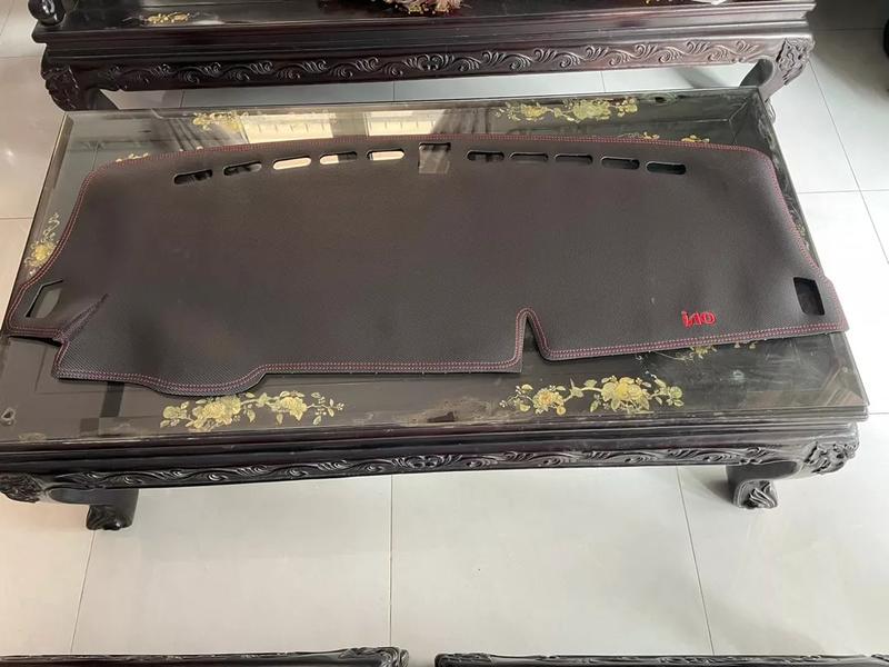 Thảm Taplo Ô Tô Hyundai i10 Da Vân Cacbon, Nhung Lông Cừu 2