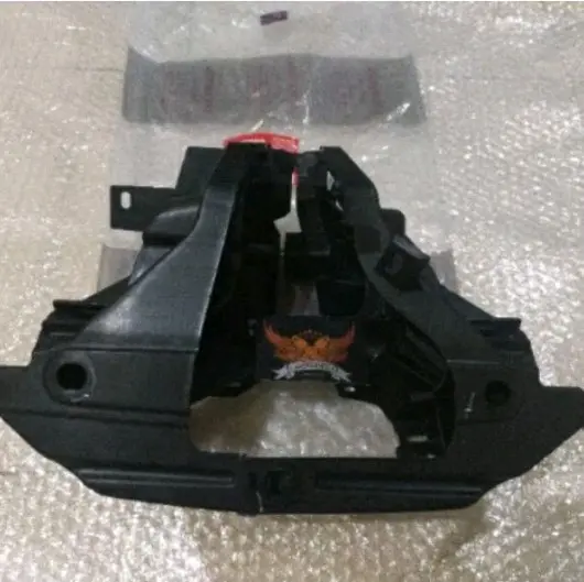 dudukan bracket lampu depan PCX160 set kanan kiri stay front cover PCX160 original 0