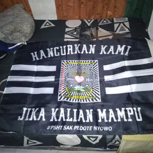 BENDERA SPANDUK UMBUL UMBUL KAIN HANCURKAN KAMI JIKA KALIAN MAMPU PSHT SETIA HATI TERATE, Tali pojok, Warna pekat, awet tidak mudah pudar