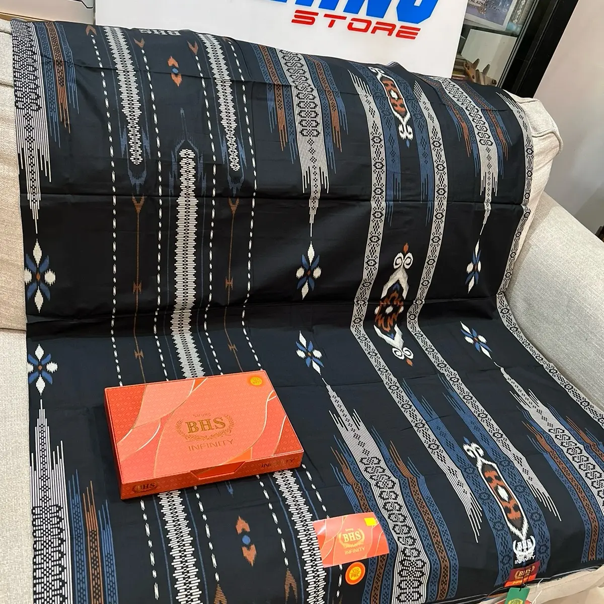 SARUNG BHS INFINITY GOLD MOTIF PKH/PKG